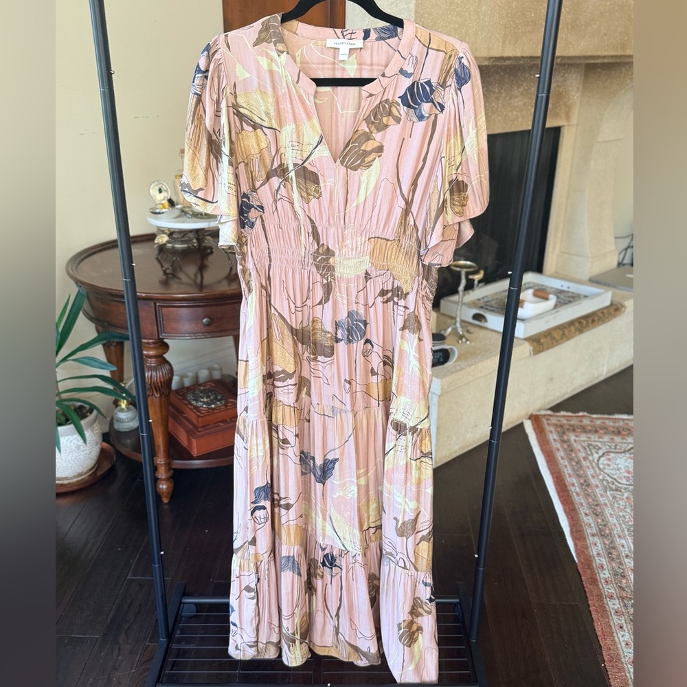 Chic Floral Maxi Dress in Pink and Cream